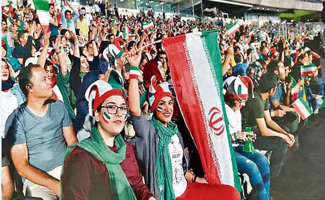 FIFA World Cup : ईरान में 39 वर्ष बाद हजारों महिलाओं ने स्टेडियम में देखा विश्व कप मैच