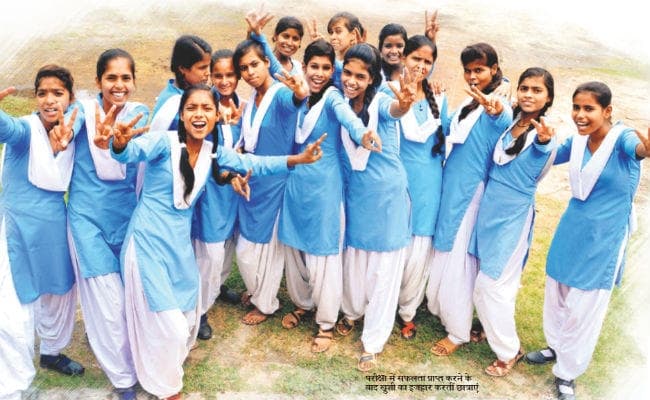 हर बाधा पार कर पेश की सफलता की मिसाल, जानिए टॉपरों के बारे में