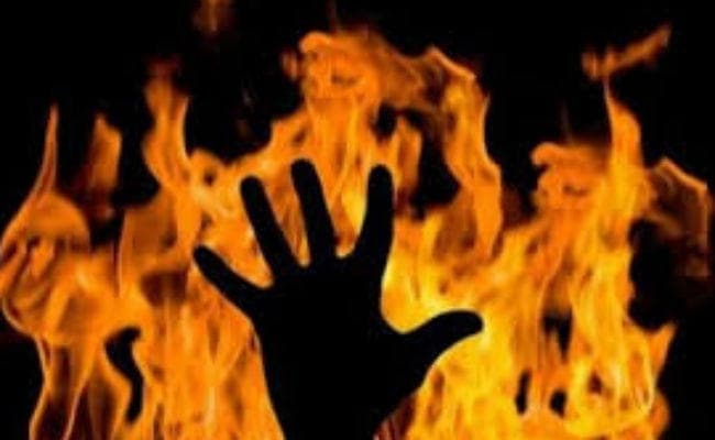 रेप की कोशिश में असफल रहा, तो युवती को जिंदा जला दिया
