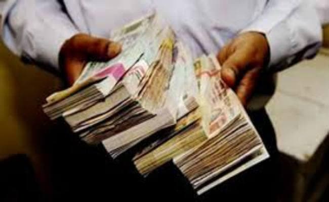 नयी दिल्ली : एक करोड़ लोगों में से एक लाख ही भर रहे 80 फीसदी टैक्स