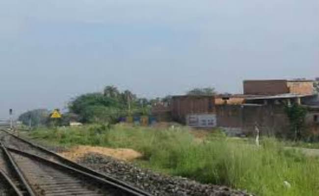 रेल ट्रैक उड़ाने के आरोपित परैया के प्रखंड प्रमुख ने िकया सरेंडर