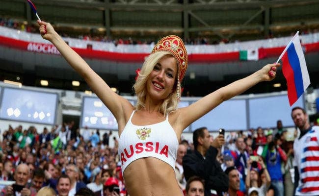 FIFA WC:  रूस की सेक्सी फैन नताल्या ने तोड़ी चुप्पी, कहा- कभी नहीं रही पॉर्न स्टार और वीडियो...