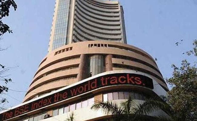 रुपये की गिरावट का सेंसेक्स पर बुरा असर, शुरुआती कारोबार में 90 अंक गिरा