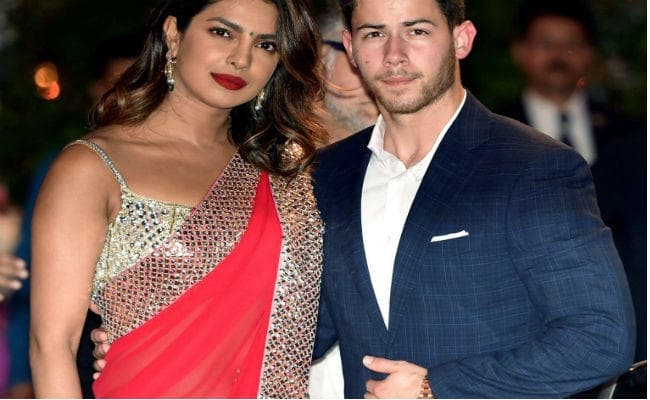 IN PICS: आकाश अंबानी और श्लोका की प्री-इंगेजमेंट पार्टी में पहुंचे ये सितारे