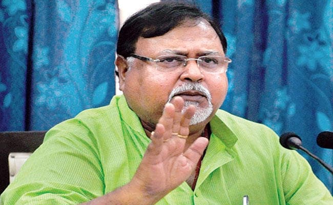 कहां से आ रहे हैं चार्टर्ड विमान के रुपये : पार्थ