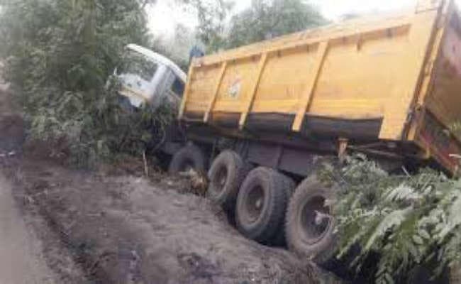 अनियंत्रित ट्रेलर ने एक के बाद एक छह वाहनों को मारी टक्कर