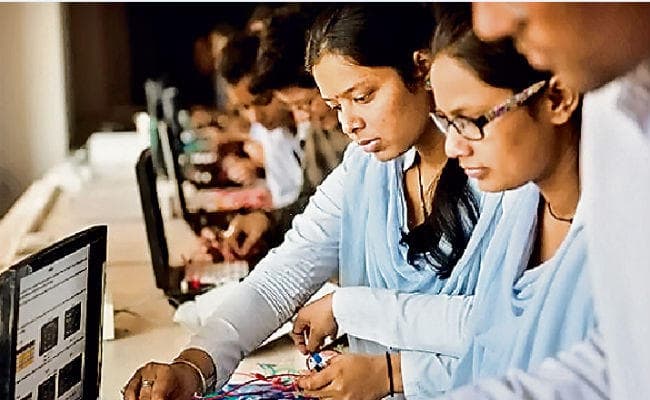 पटना : सीबीएसई के छात्रों को खुद भरना होगा अंक संबंधी डाटा