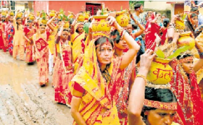 कलश यात्रा के साथ महायज्ञ शुरू