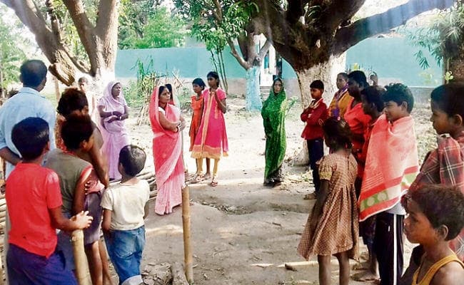 बेगूसराय : पेड़ से लटके मिले दो छात्राओं के शव, मृत नाबालिग छात्राएं आपस में है ममेरी बहनें