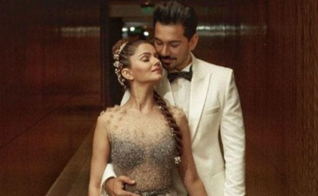 VIDEO: रुबीना के वेडिंग रिसेप्शन का वीडियो वायरल, अभिनव को Kiss करते आयीं नजर