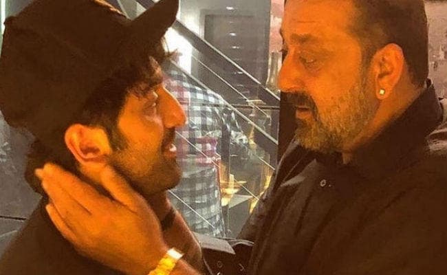 Sanju Review : संजय दत्त के किरदार में छा गए रणबीर!!