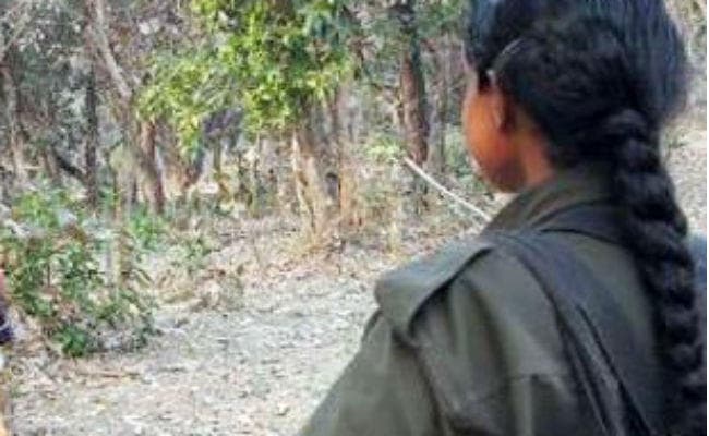 दो लाख का इनामी नक्सली सुखराम और उसकी महिला साथी ने किया आत्मसमर्पण