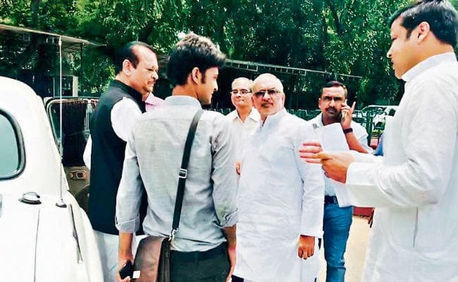 कांग्रेस विवाद : नाराज नेताओं ने की गहलोत से मुलाकात, कहा, मल्टीनेशनल कंपनी की तरह पार्टी चला रहे प्रदेश अध्यक्ष