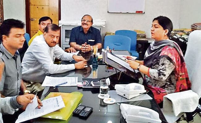 रांची : अब उपायुक्त की जगह एसडीओ की ही अनुशंसा से रखे जायेंगे तस्करी के गोवंश