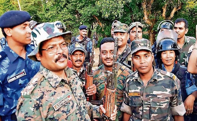 घाघरा गांव में पुआल के अंदर छिपाकर रखे गये थे हथियार, लकड़ी के गट्ठर के नीचे मिला तीर-धनुष