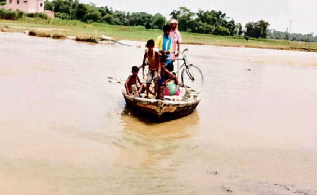 दरभंगा : गेहूं पिसाने के लिए लेना पड़ता है नाव का सहारा