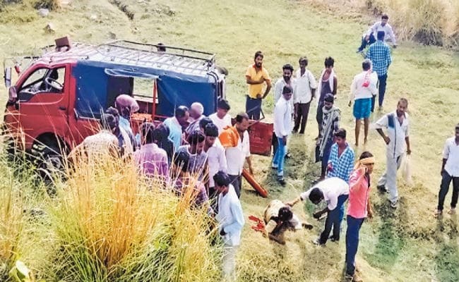 मसौढ़ी : यात्रियों से भरी मैजिक ट्रैक्टर से टकरा कर गड्ढे में गिरी, दो की मौत, आधा दर्जन जख्मी