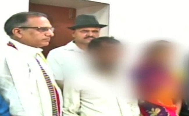 मंदसौर रेप कांड : जब पीड़ित बच्ची के परिजनों से विधायक ने कह ही यह बात, हुई छीछालेदर