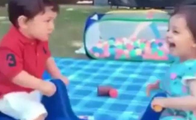 VIDEO: झूला झूलते हुए शांत दिखे तैमूर तो खिलखिलाकर हंसी कायनात