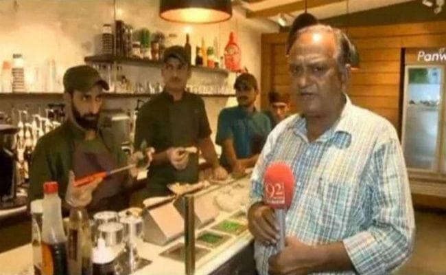 VIDEO: कराची का पान लेकर लौटे चांद नवाब, रीटेक वाली रिपोर्टिंग का मजेदार वीडियो Viral