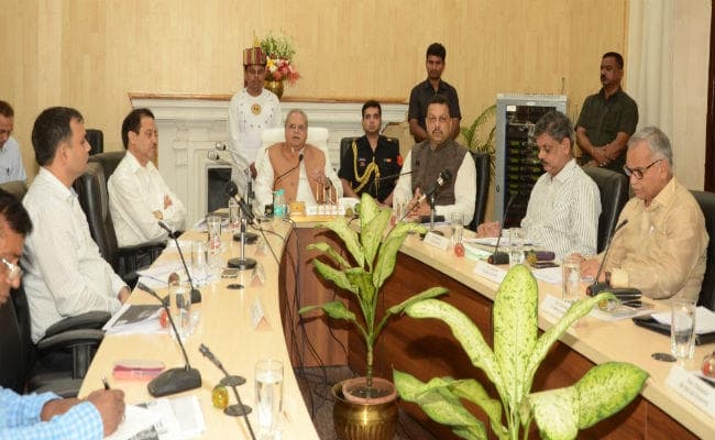 इस वर्ष के अंत तक सभी लंबित परीक्षाएं संपन्न कराएं विश्वविद्यालय : राज्यपाल