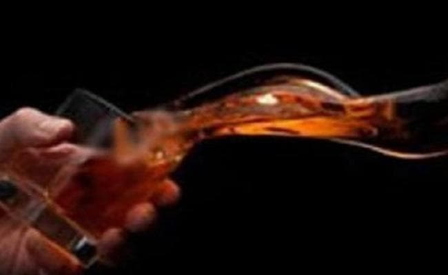 अपने ही मामा व ममेरे भाई पर युवक ने फेंका तेजाब, वजह जानकर हैरान रह जायेंगे आप