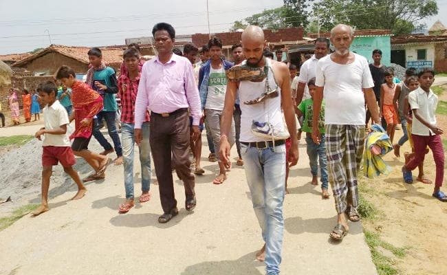 Jharkhand : हिंदू महिला को घर बुलाकर कर रहा था यौन शोषण, पति ने देखा तो किया ये हाल