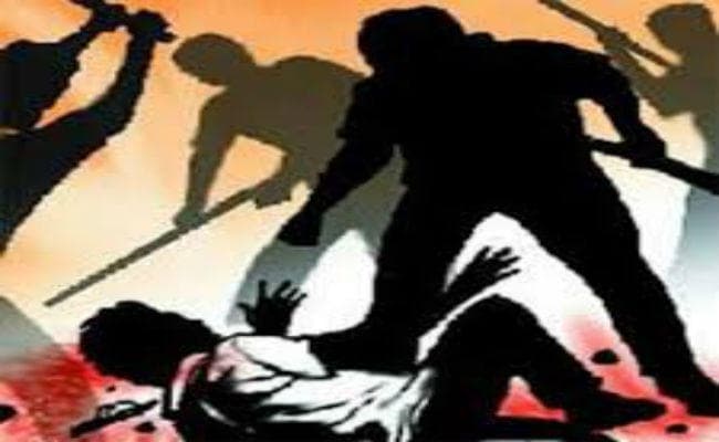 बकाया देने के लिए बुला कर लाठी-डंडे से पीटा