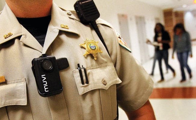 वर्दी में लगा कैमरा रखेगा पुलिस और पब्लिक पर नजर