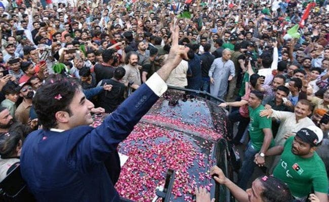 Pakistan : पूर्व राष्ट्रपति जरदारी के बेटे बिलावल के काफिला पर हमला