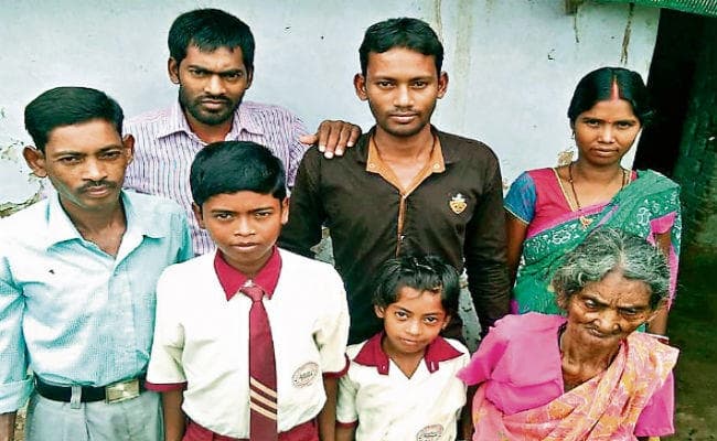 दारोगा बहाली में सफल निरंजन महतो की कहानी, दौड़ के दिन उठायी थी मां की अर्थी