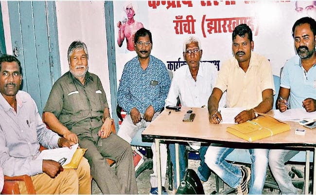 रांची : धर्म व संस्कृति छोड़ चुके आदिवासियों को न मिले आरक्षण का लाभ : समिति