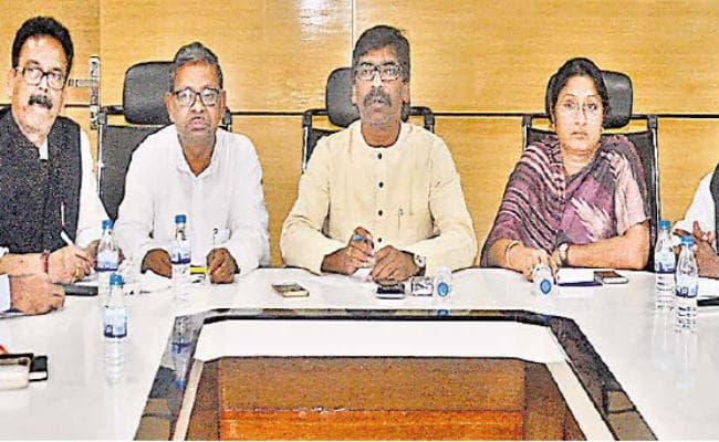 रांची : हेमंत सोरेन के आवास पर जुटे विपक्षी दलों के नेता, आंदोलन की बनी रणनीति, कहा, एसआइटी जांच का क्या हुआ बताये