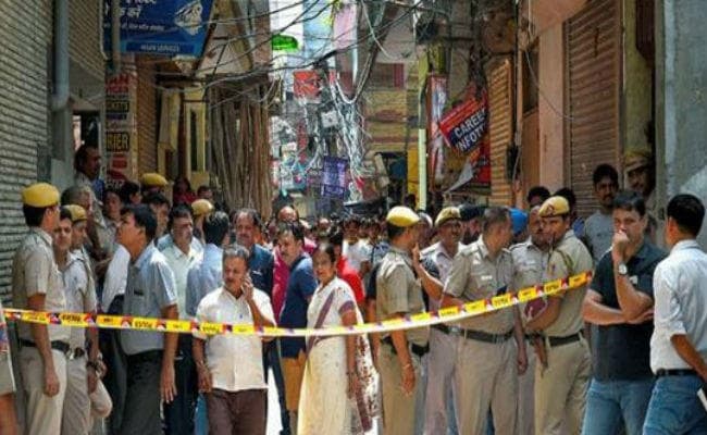 बुराड़ी कांड: तो क्या इसलिए घर की दीवार पर लगाये गये थे 11 पाइप