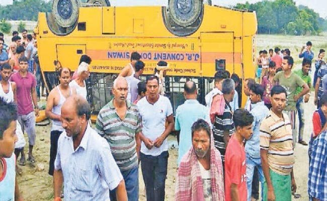 सीवान : स्कूल बस पलटी, 36 छात्र जख्मी, इधर समस्तीपुर में चालक को आयी झपकी, पलटी बस, 24 घायल
