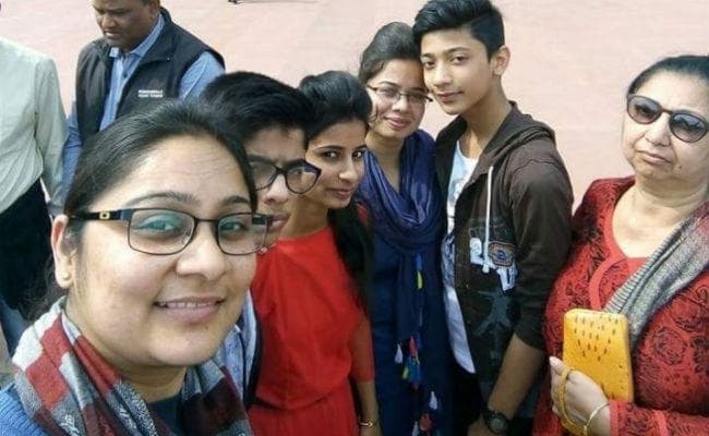 Burari Death Mystery: पुलिस को आशंका, साझा मनोविकृति से ग्रस्त था भाटिया परिवार