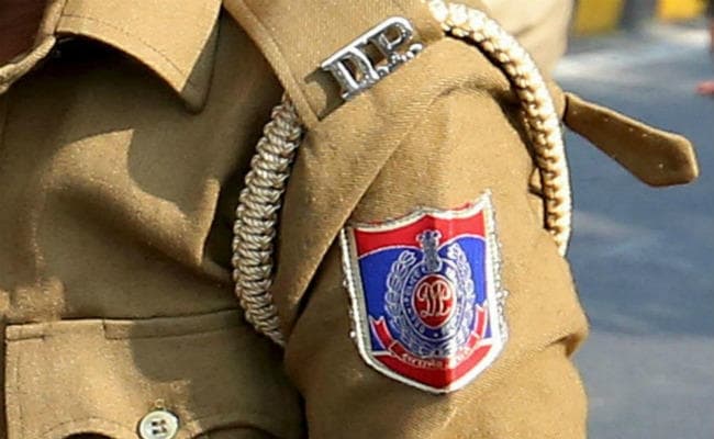 दिल्ली : सीएस पर हमला मामले में पुलिस ने केजरीवाल के निजी सचिव से की पूछताछ