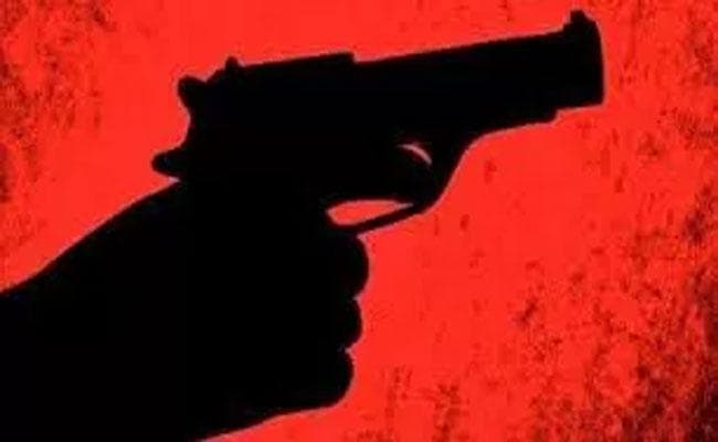 औरंगाबाद : अपराधियों ने गाड़ी रुकवा कर मारी गोली, ग्रामीणों ने खदेड़कर अपराधी को पकड़ा