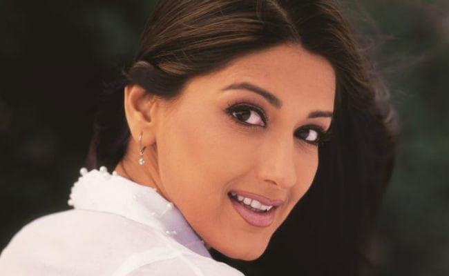 सोनाली बेंद्रे को कैंसर से लड़ाई में मिला बॉलीवुड का साथ, ट्विटर पर दुआओं की बारिश