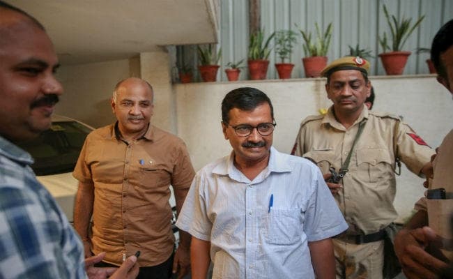 SC से मिली बड़ी जीत के बाद केजरीवाल ने लगायी अधिकारियों की ''क्‍लास''