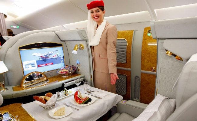 दुबई की एयरलाइंस कंपनी ने फ्लाइट्स में बंद किया ''हिंदू खाना'', लेकिन मिलता रहेगा ''जैन खाना''...