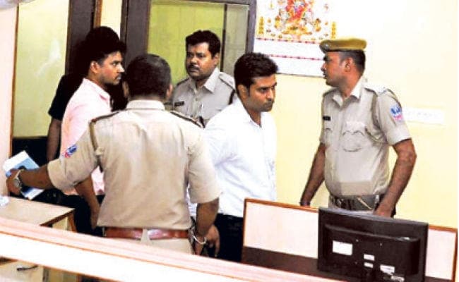 आसनसोल में बैंक से दिनदहाड़े 38 लाख लूटे