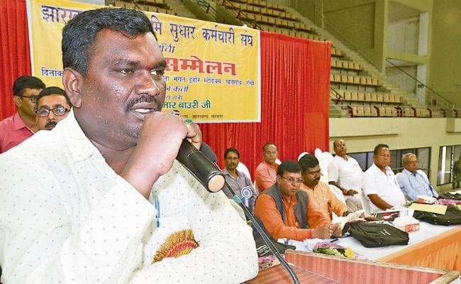 रांची : जमीन के साथ जुड़ी है लोगों की भावनाएं दायित्व का निर्वहन गंभीरता से करें : अमर बाउरी