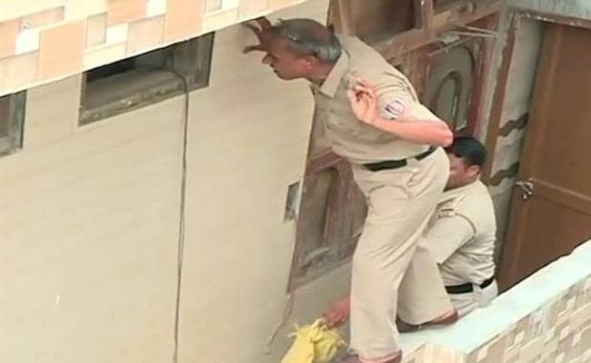 बुराड़ी डेथ मिस्ट्री : फांसी के लिए स्टूल-तार लाये थे परिवार के लोग