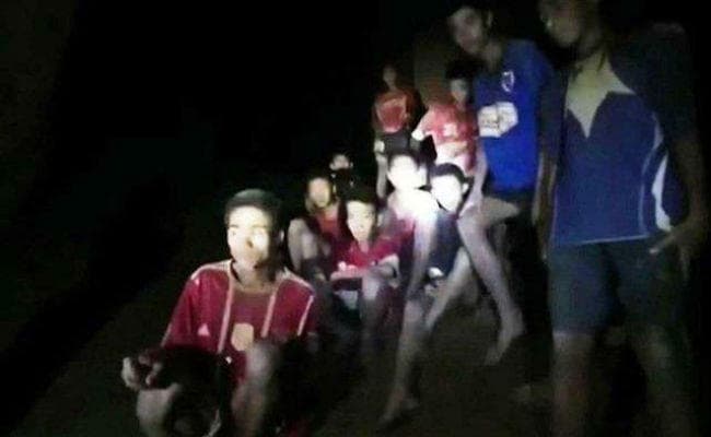 अंधेरी गुफा में फंसे 13 खिलाड़ियों को एक बार में बाहर निकलना संभव नहीं