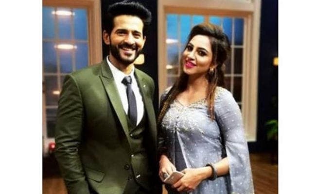 VIDEO: फिर दिखी अर्शी-हितेन की कैमेस्‍ट्री, ''मेरे रश्‍के कमर'' गाने में थिरकते दिखे