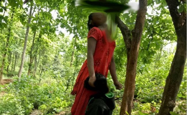 थाना परिसर से महज 500 गज की दूरी पर एक ही फंदे पर झूले प्रेमी युगल