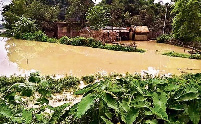 बाढ़ का कहर : कोसी तटबंध के अंदर घुसा पानी, कटिहार व पूर्णिया के बाढ़ग्रस्त क्षेत्रों के लोग कर रहे रतजगा