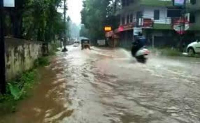 भारी बारिश से कई घरों में घुसा पानी, परेशानी में लोग