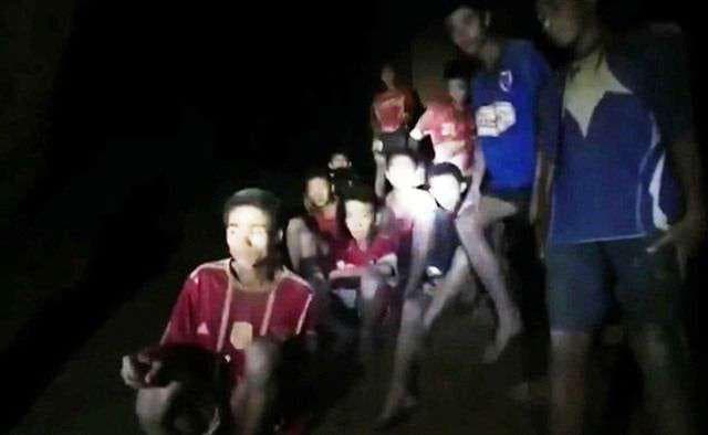 थाईलैंड : गुफा में फंसे खिलाड़ियों की मदद करने गये सेना के एक अधिकारी की मौत